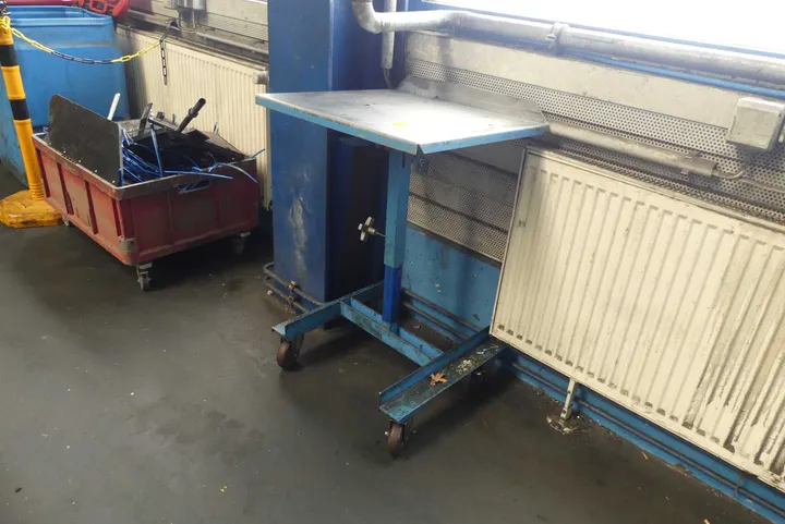 Tischwagen, ohne Inhalt Maße in cm ca. 56 x 53 x 88